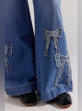 Free People Driftwood Embroidered Wide Leg Jeans NWT Size 28